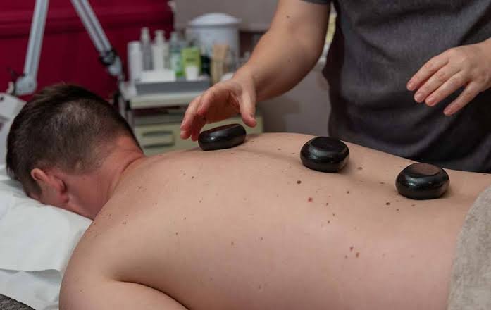 Hands-on physical therapy body treatment